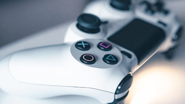 Black Friday Manette PS4 : la manette Sony à prix cassé chez Amazon !