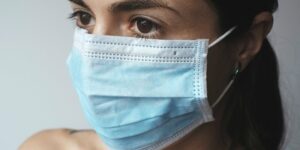 Masque chirurgical : 5 astuces pour mieux le supporter