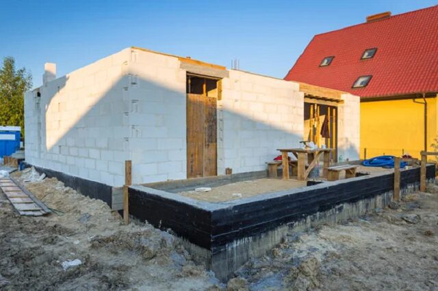 Bâtiment en construction avec isolation