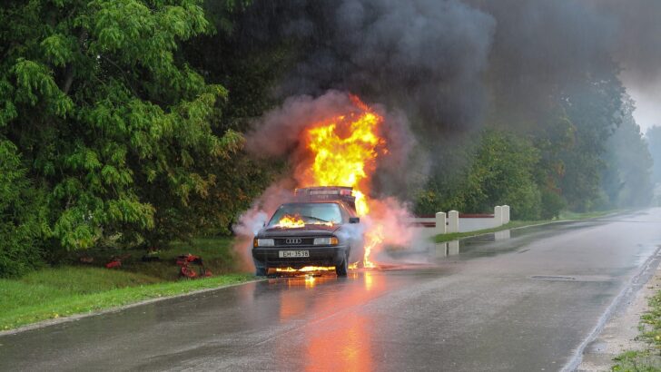 Éteindre un incendie de voiture : comment faire ?