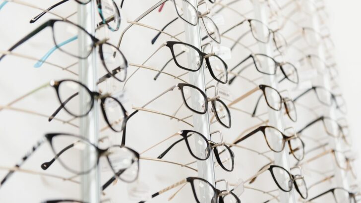 Lunettes : choisir une couleur qui rajeunit