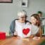 Fête des grands mères : comment faire plaisir à sa mamie ?